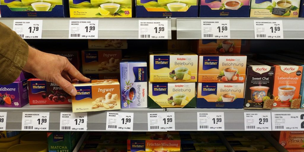 marque de distributeur : produits de marque de distributeur en rayons d'un supermarché