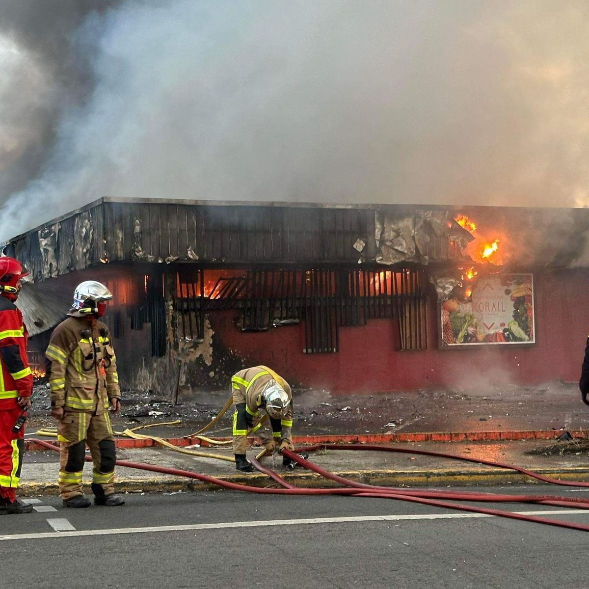manifestations Nouvelle-Calédonie : foule en colère lors d'une manifestation dans l'archipel